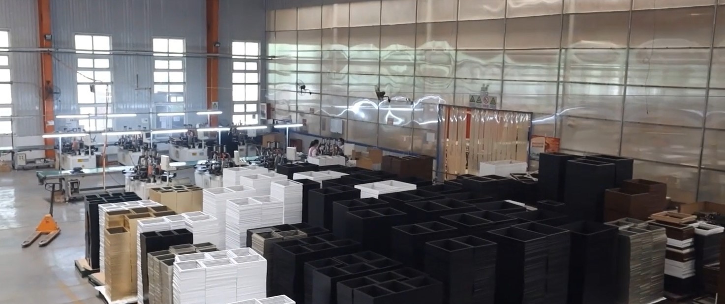 Manufacturer of aluminum picture frames Manufacturer of aluminum picture frames